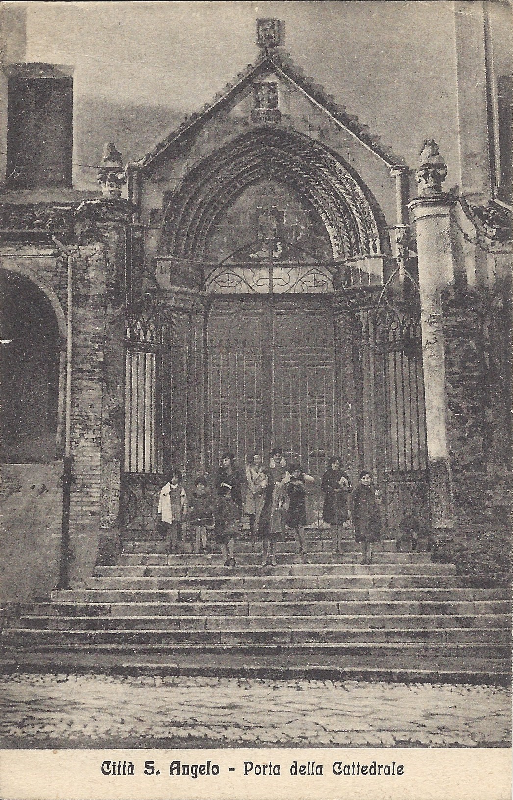 0008 CITTASANTANGELO PORTA DELLA CATTEDRALE SAN MICHELE ARCANGELO 1931_07_07 FRONTE